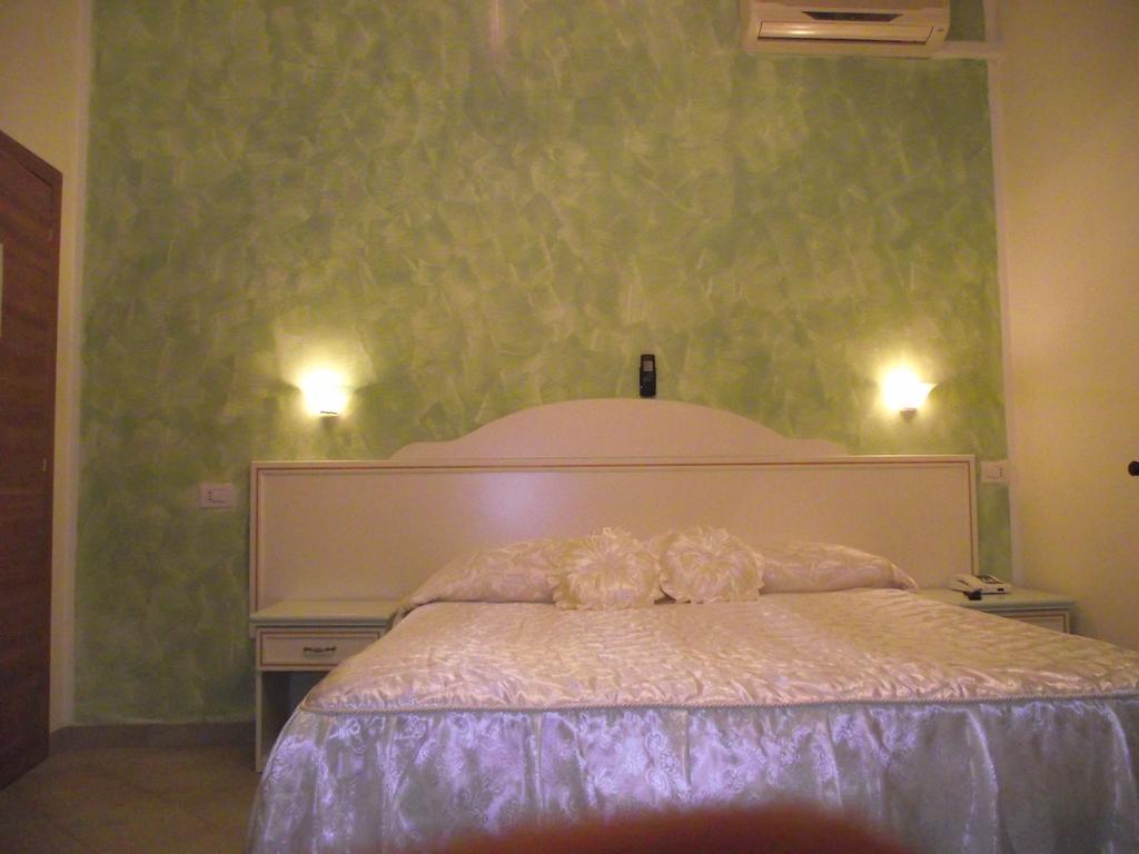 Hotel Ausonia Monte Porzio Room photo