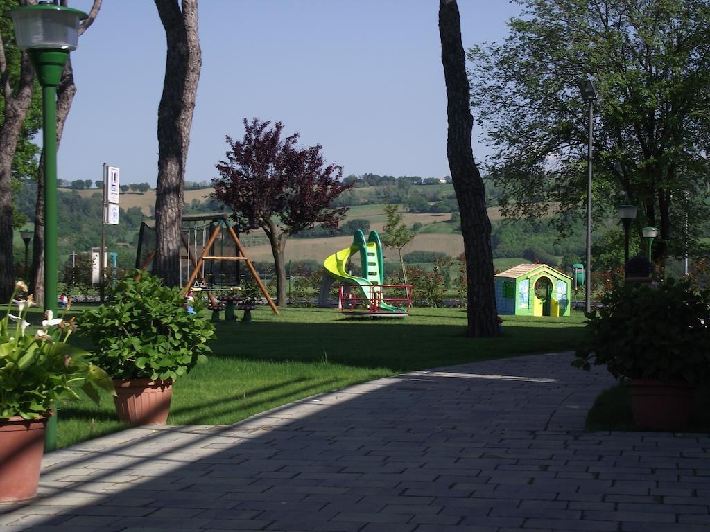 Hotel Ausonia Monte Porzio Exterior photo
