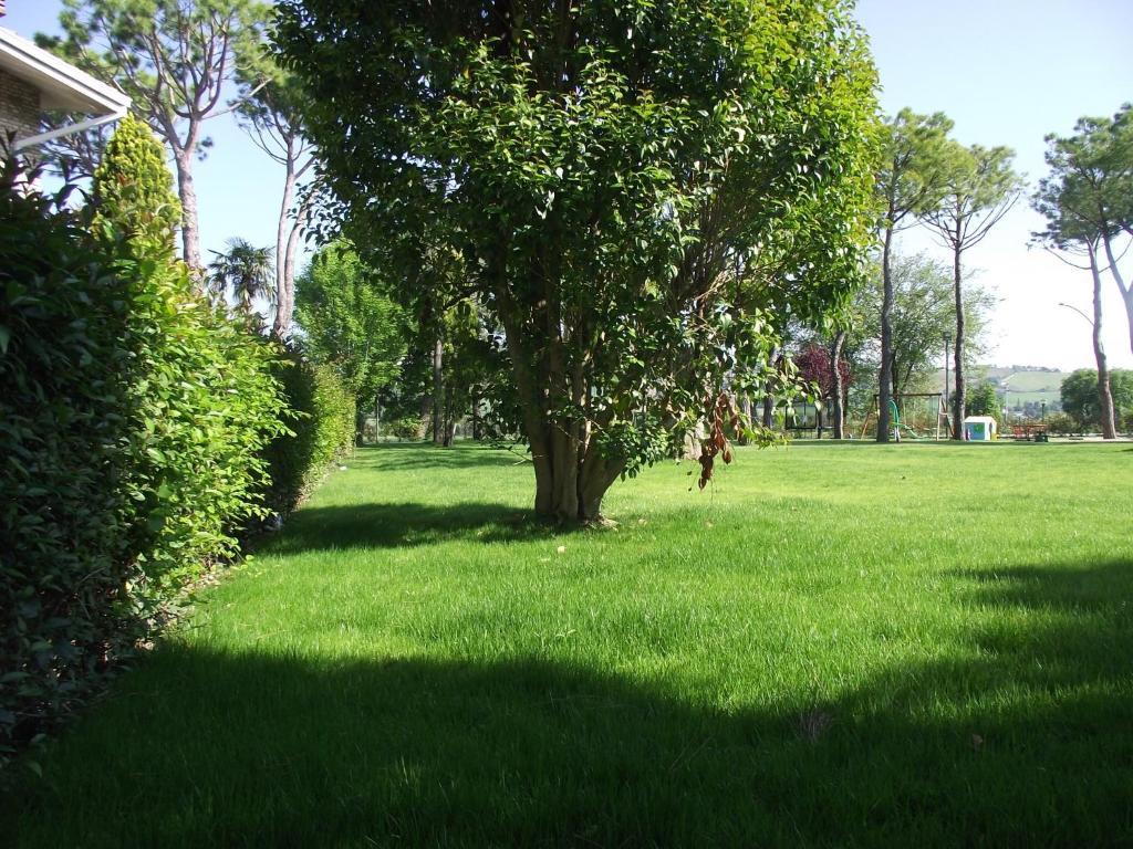 Hotel Ausonia Monte Porzio Exterior photo